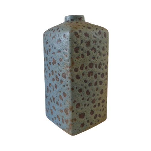 VASE DESIGN ABSTRACT
